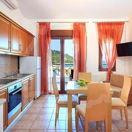 Loretta Maisonettes And Studios Chrysi Ammoudia Exterior photo